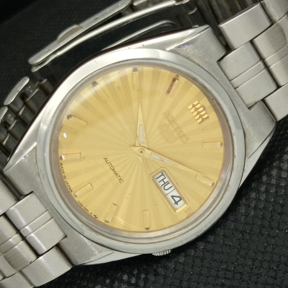 Vintage 1973 Seiko Automatic Mens Silver Watch W/daydate & Gold accents - Picture 1 of 8